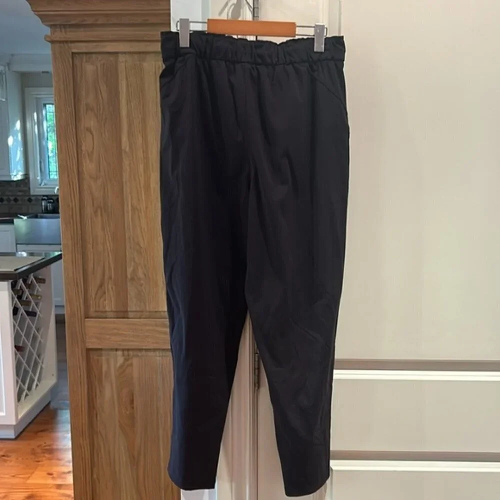 LULULEMON ATHLETICA black high rise pants 10